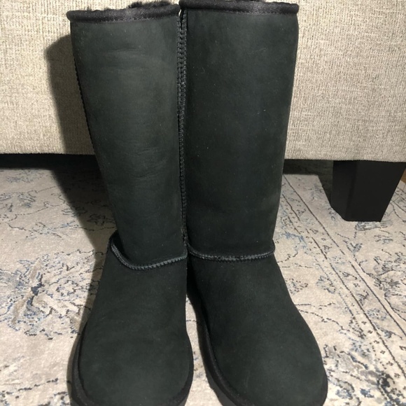 UGG Classic Tall II Black Boot Big Kid - Picture 6 of 9